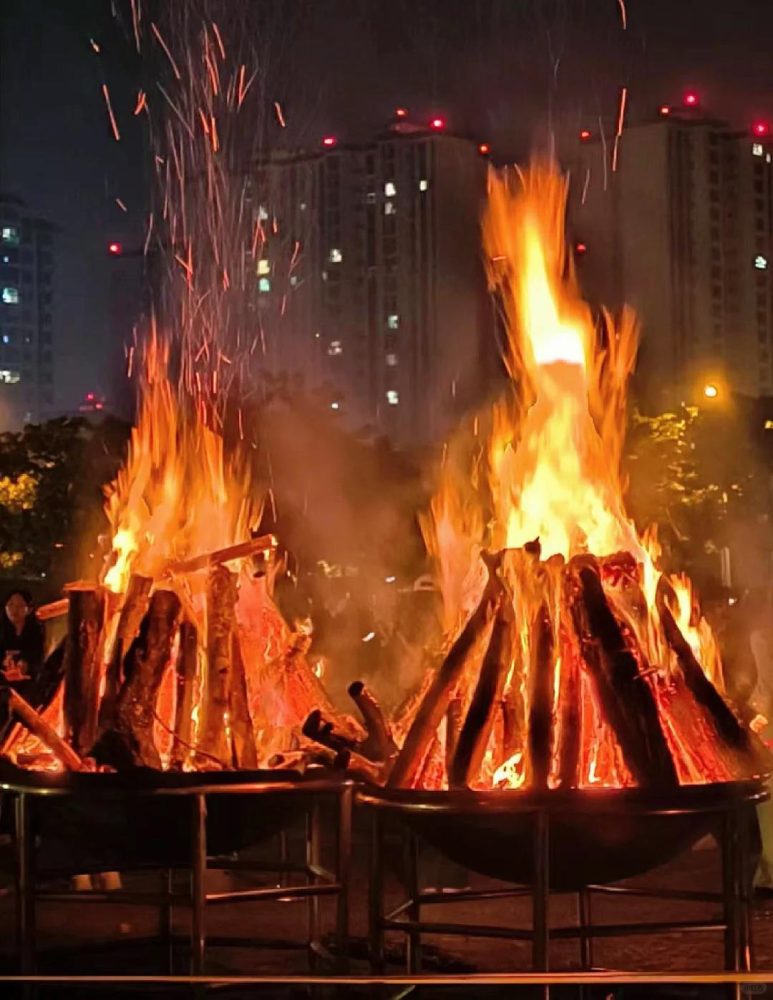 七彩云南欢乐世界，火把节太适合带家人来玩了