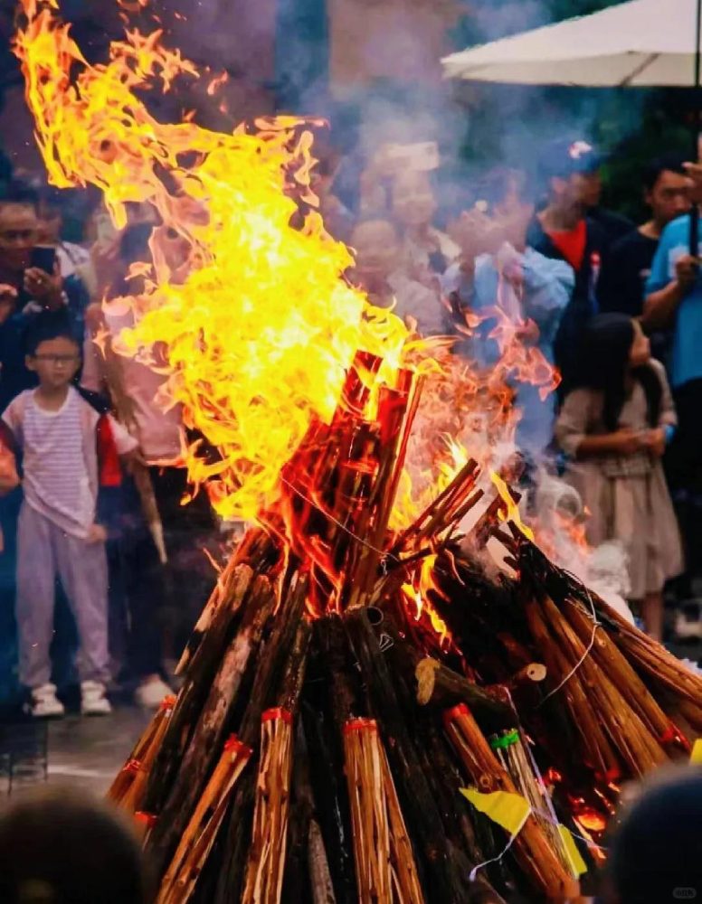 七彩云南欢乐世界，火把节太适合带家人来玩了